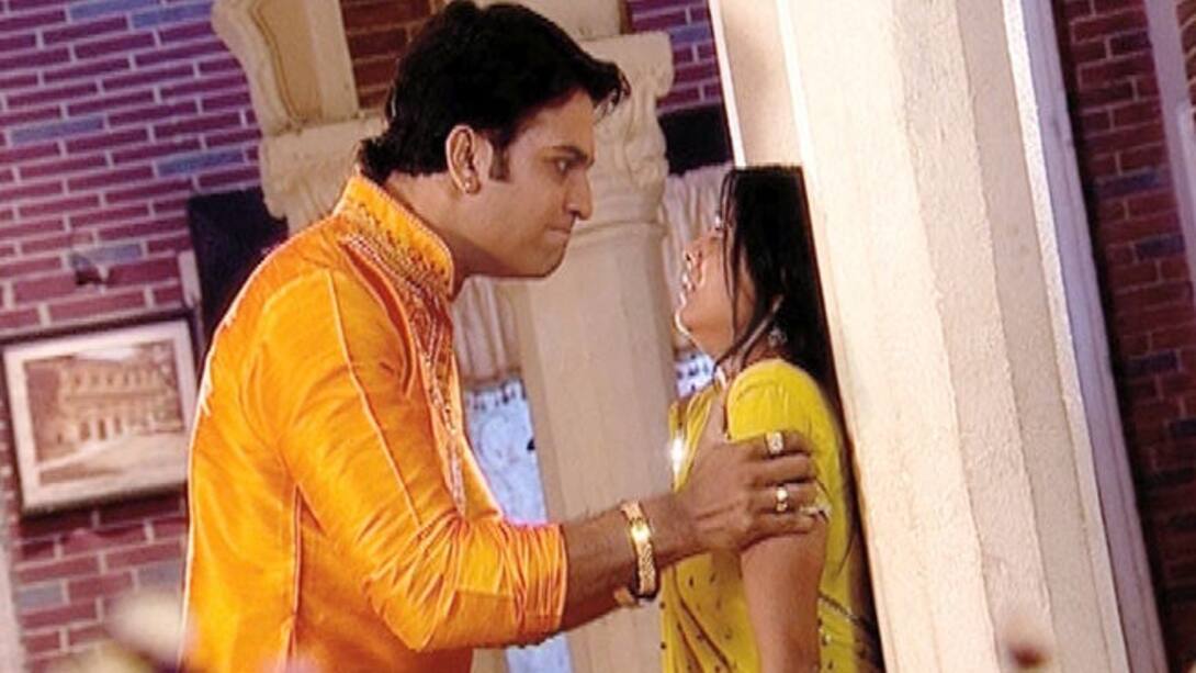 Vijay crushes Ammu's spirit