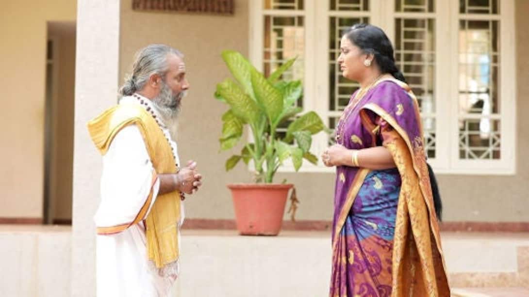 Sitalakshmi summons the Purohit