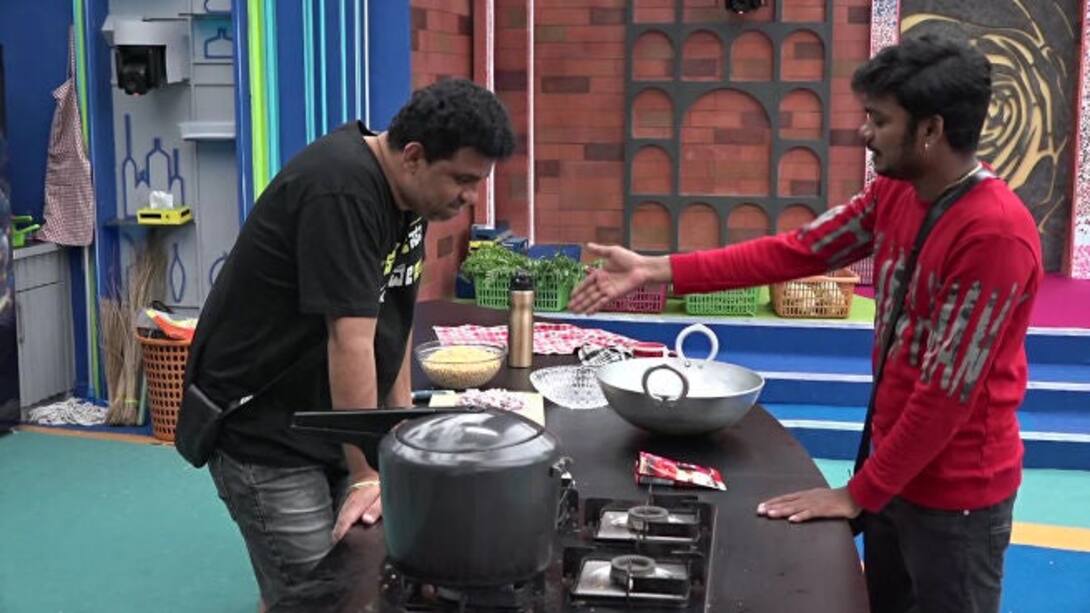 Watch Vinod's Funny Commentary Video Online(HD) On JioCinema