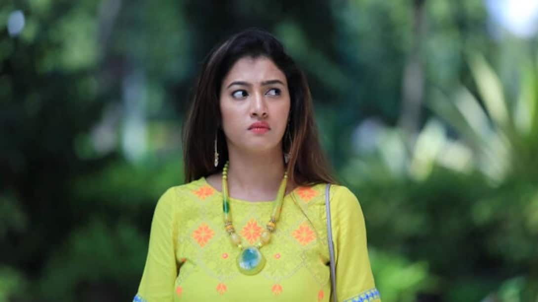 Sanya eavesdrops on Bhuvi