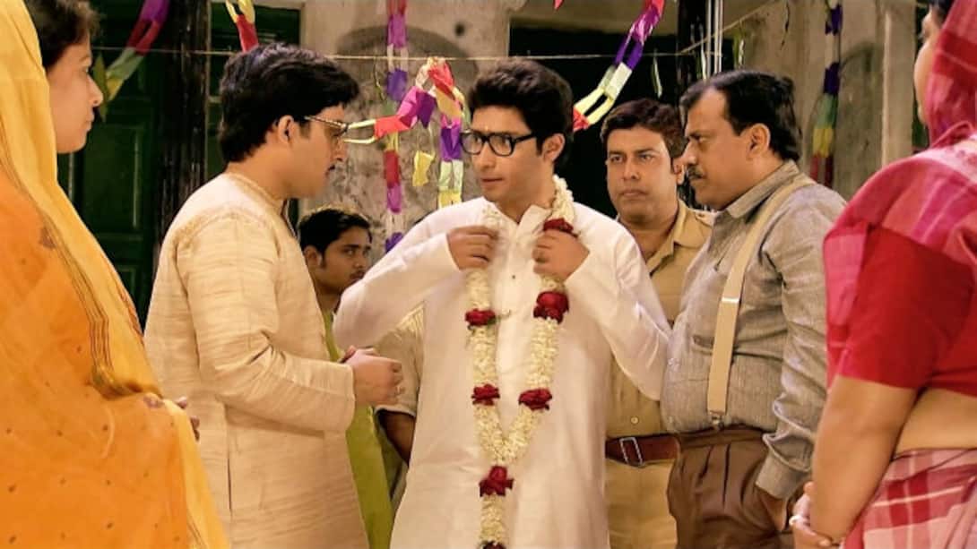 Byomkesh leaves his marriage to solve a case