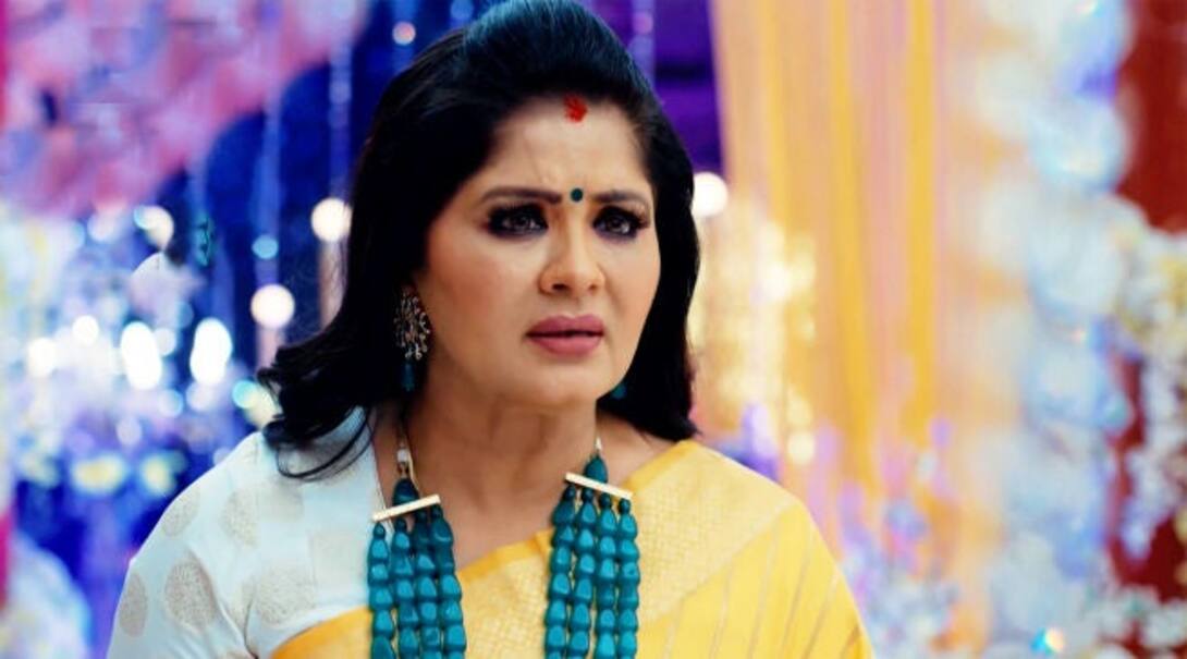 Seema asks Pranitha to leave