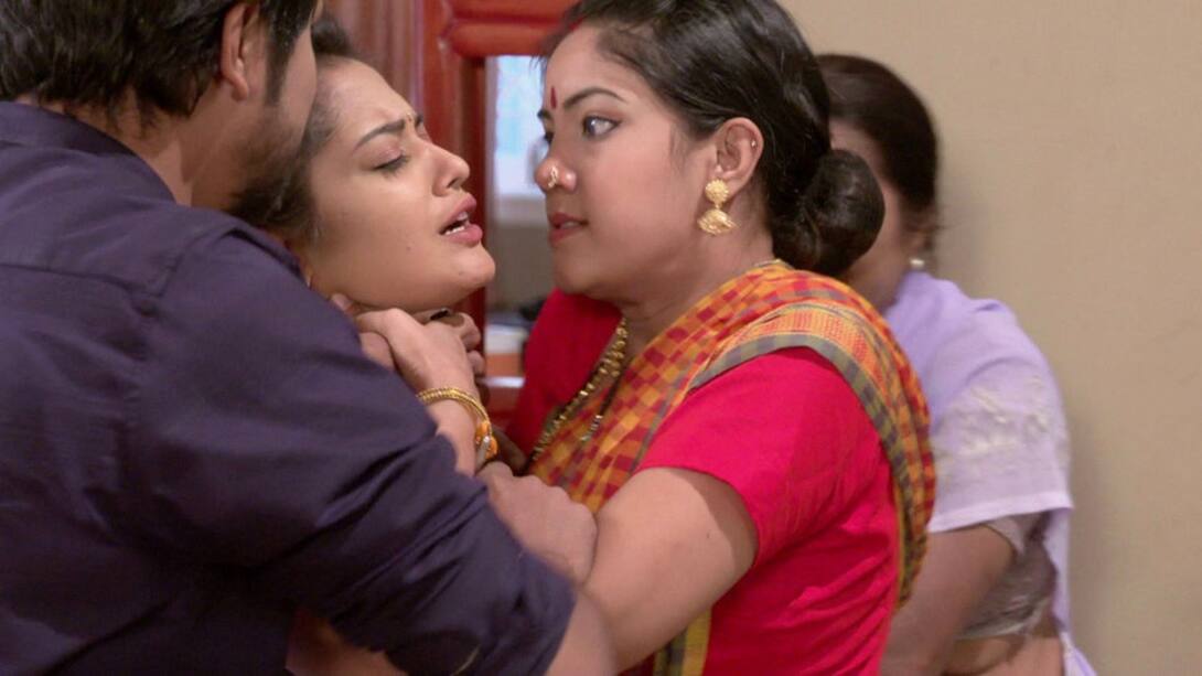 Kanchana strangles Nandini!
