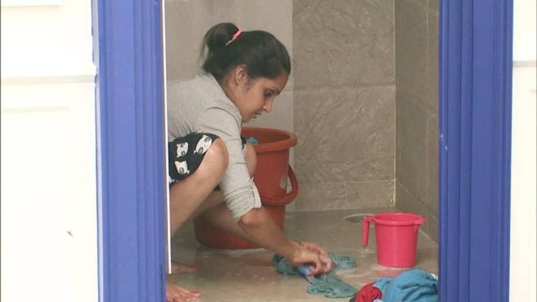 Ashitha washes Jagan's clothes!