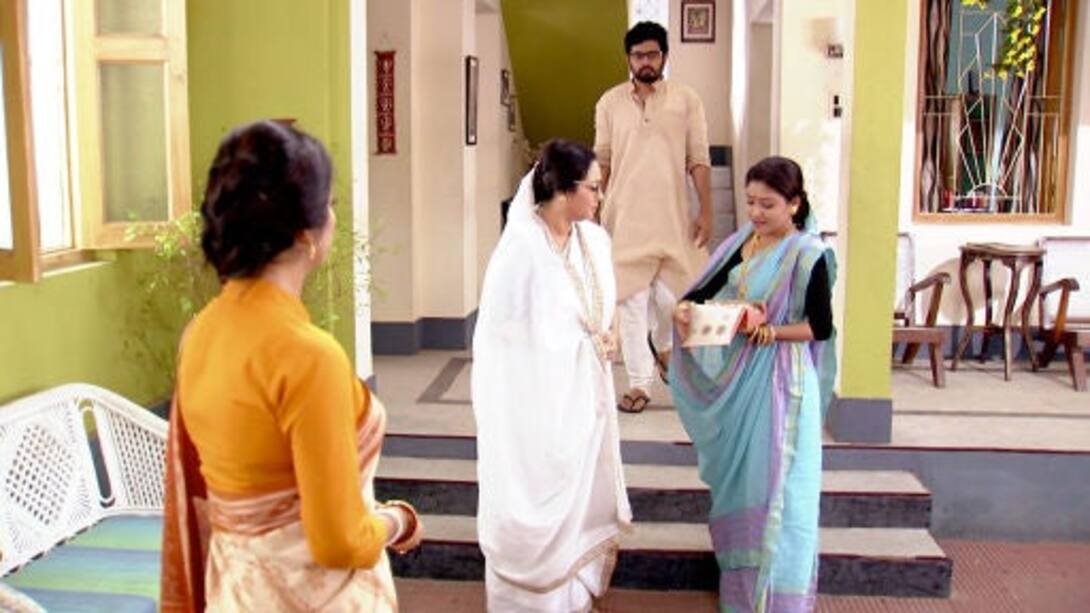 Watch E Amar Guru Dakshina Season 1 Episode 279 : Shraboni Fixes Jhilli ...