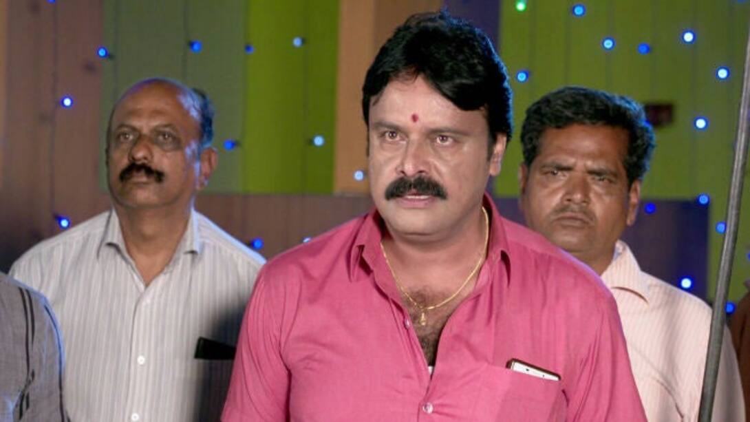 Vishwanath reprimands Abhishek's behaviour