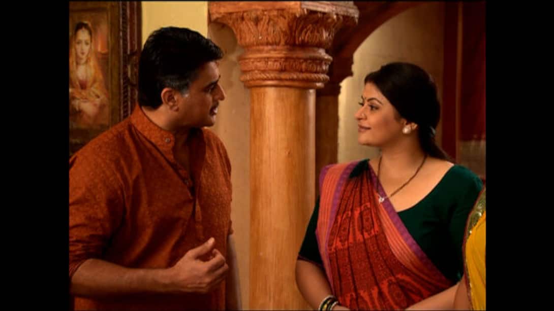 Vishnu meets Ichha's family at home