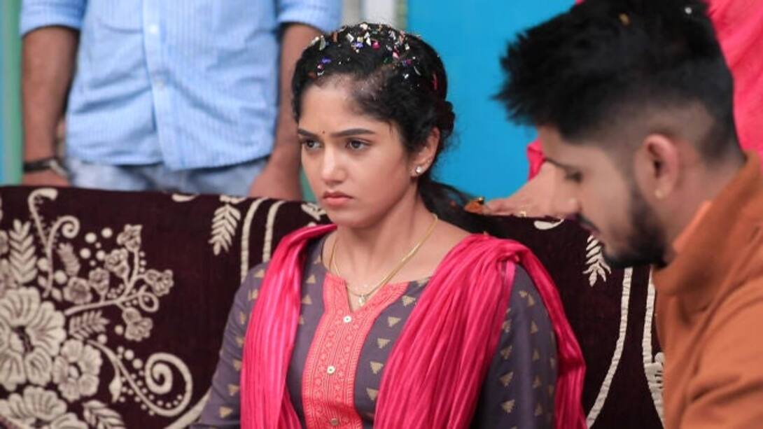 Geetha asks Vijay to forget her