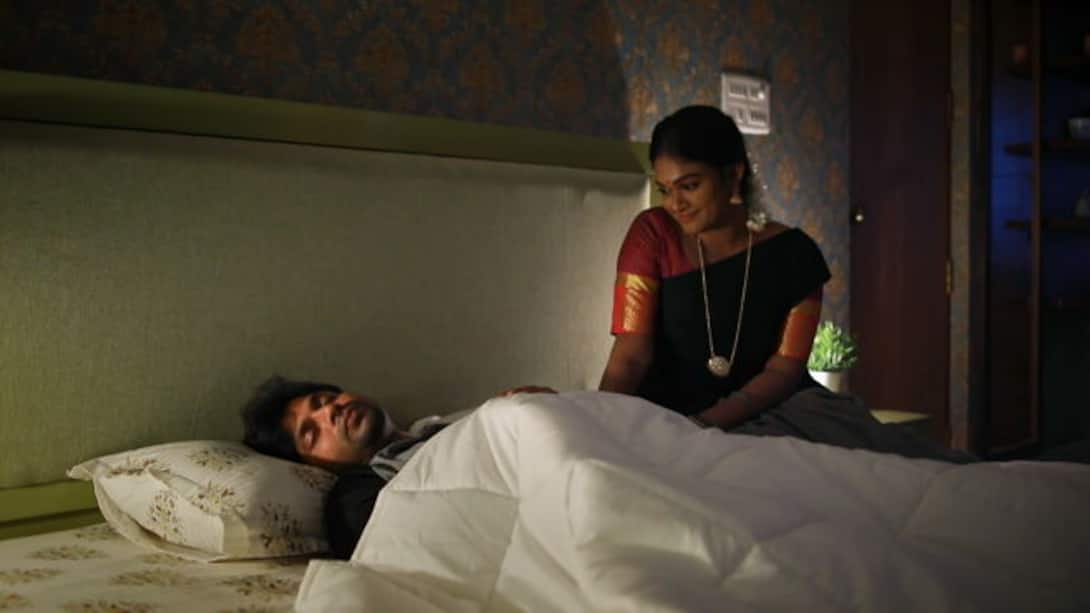 Valli jumps into Karthick's room