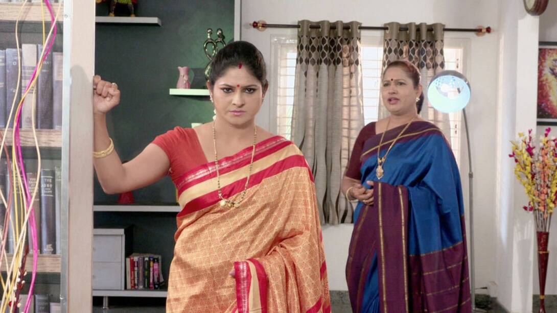 PARVATHI QUESTIONS KALPANA ABOUT HER PAST
