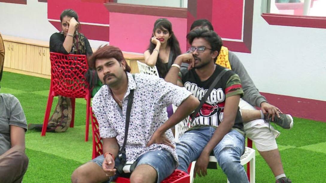 Watch Musical Chairs With A Twist! Video Online(HD) On JioCinema