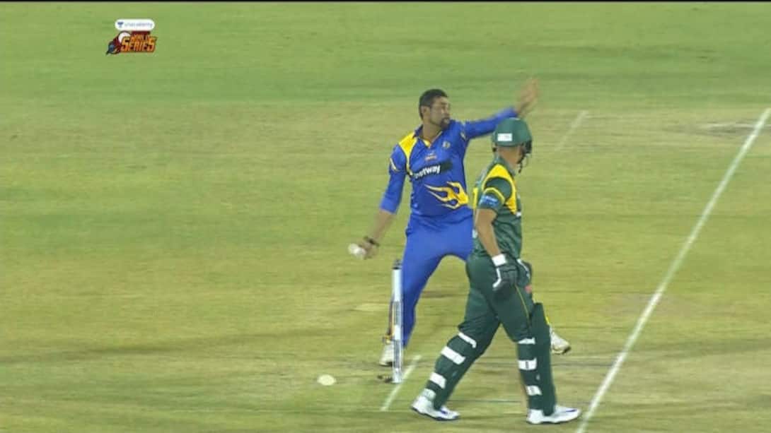 Dilshan's First Over