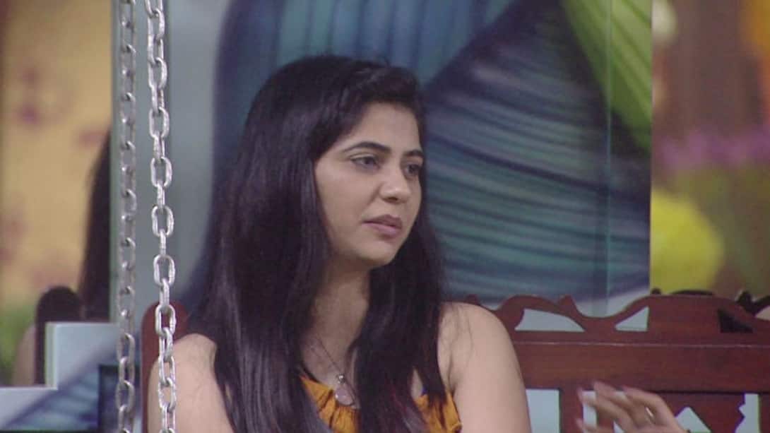 Watch Analysing Veena's Zodiac Video Online(HD) On JioCinema