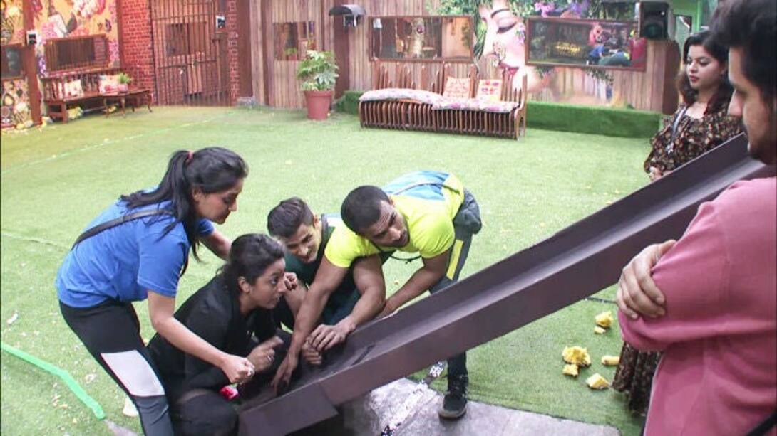 Vishhal-Meenal face off for captaincy