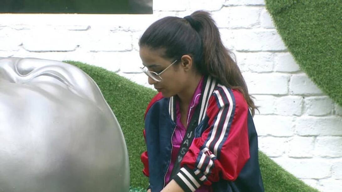 Jasmin's stern to Rakhi!