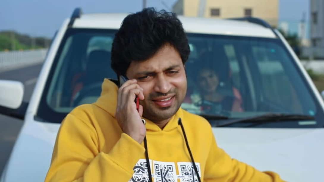 Karthick gets a call from his sister