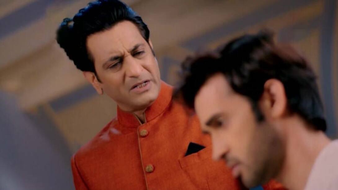 Giriraj tries to persuade Vivan