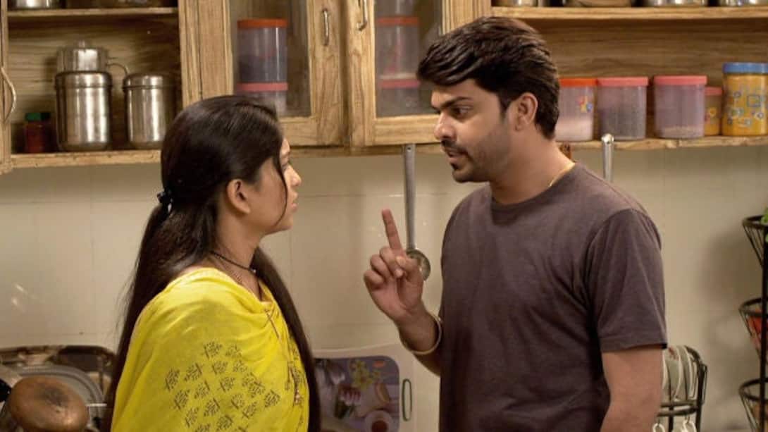 Malhar puts Laxmi in a dilemma