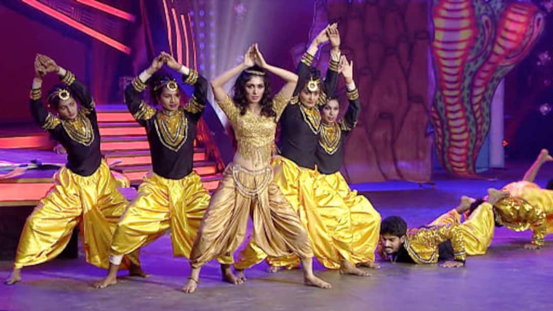 Shivani's sizzling performance!