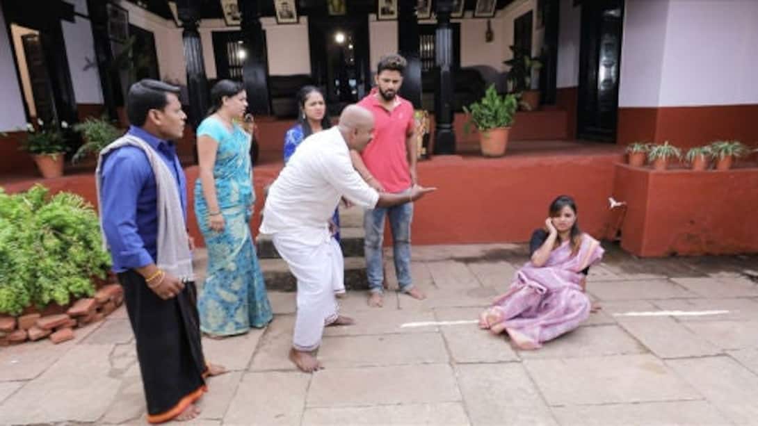 Gullappa's attempt to expose Devika's ghost