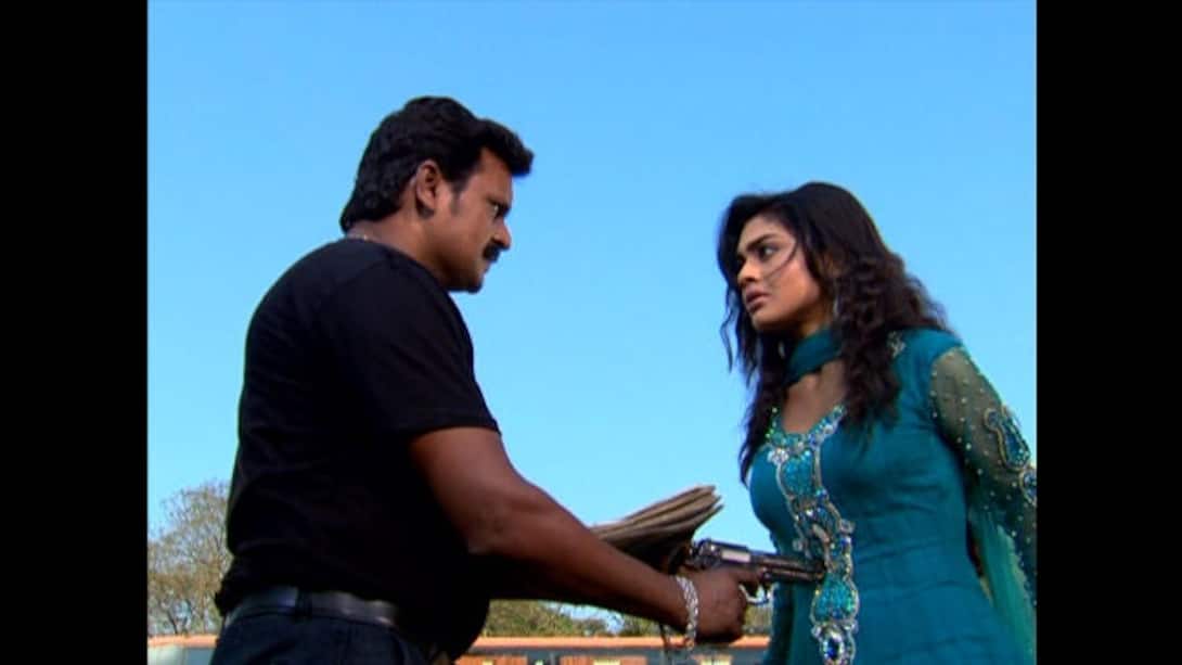 Mukta is kidnapped and trapped