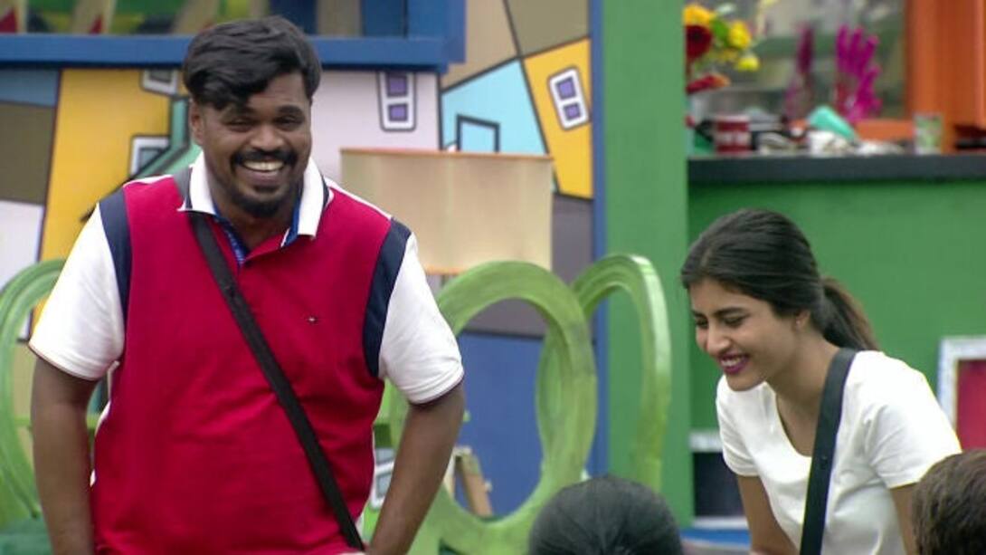 Manju, the flirt!