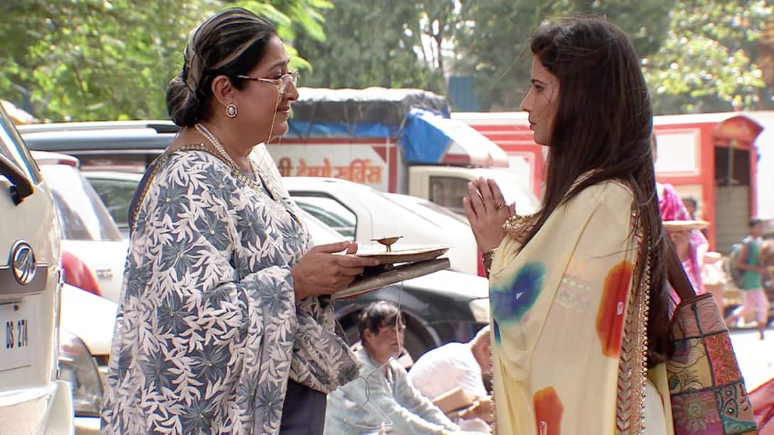 Tanuja gives 'Biji' a piece of her mind