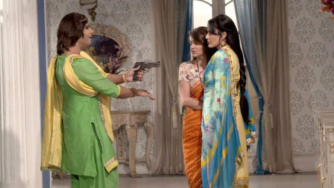 Preeto and Soumya held at gunpoint