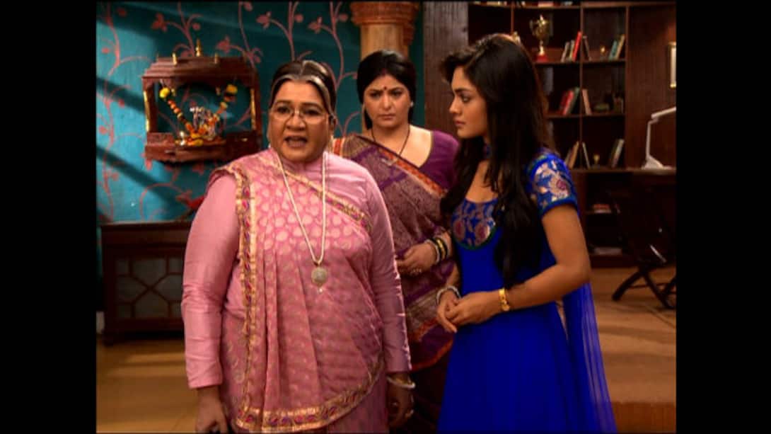 Sumitra decides to leave the Thakur house