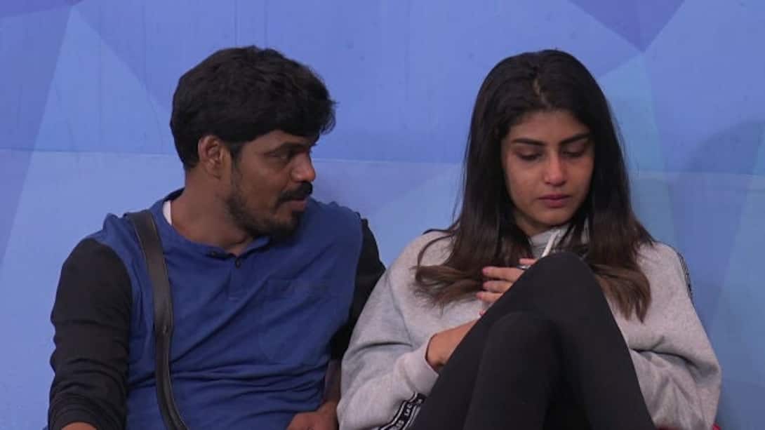 Divya breaks down for Priyanka