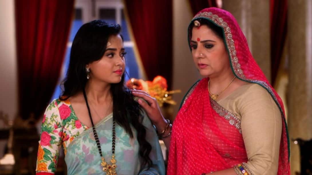 Swara saves Adarsh from his blackmailer