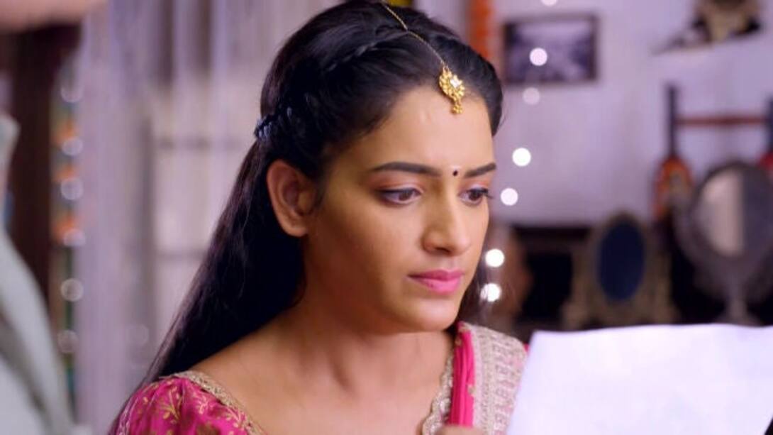 Mohini reads the letter