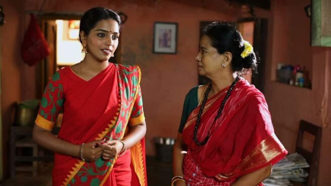 Sakthi helps Rukmani amma