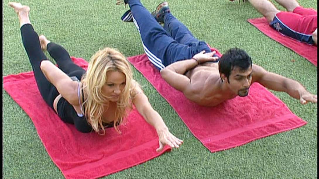 Pamela Anderson chills out with housemates