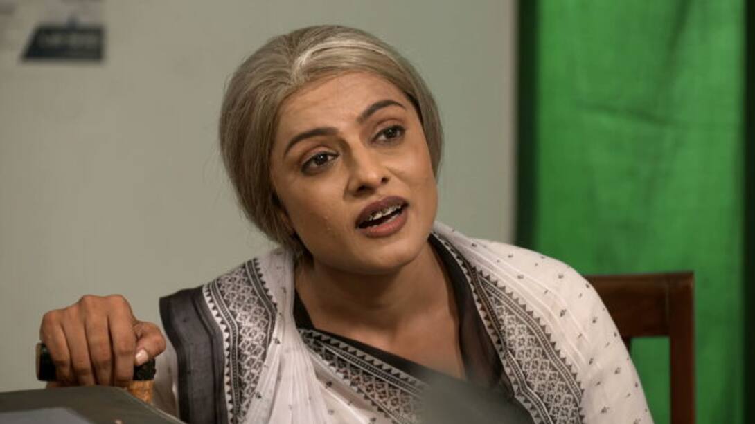 Dhara turns into an old lady