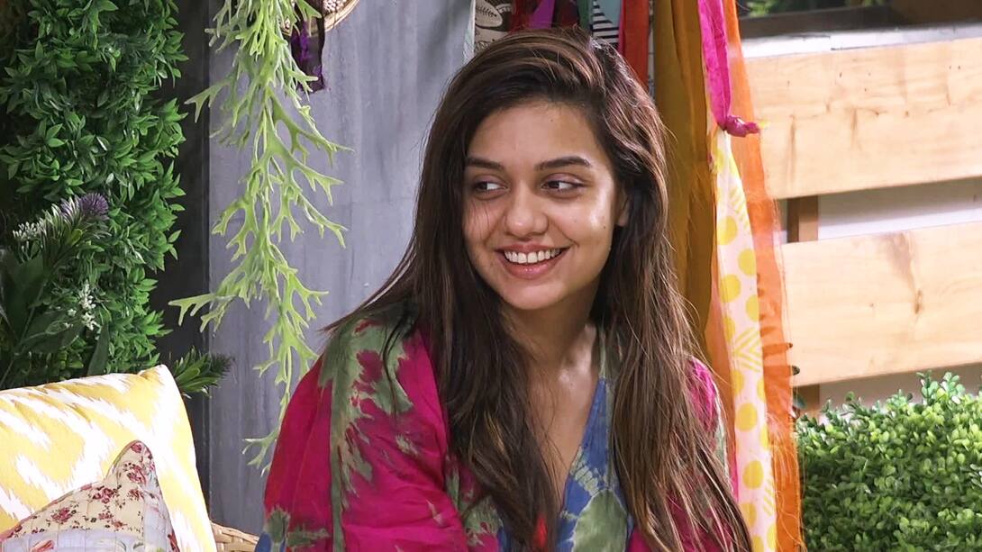 Does Divya have bad memory?