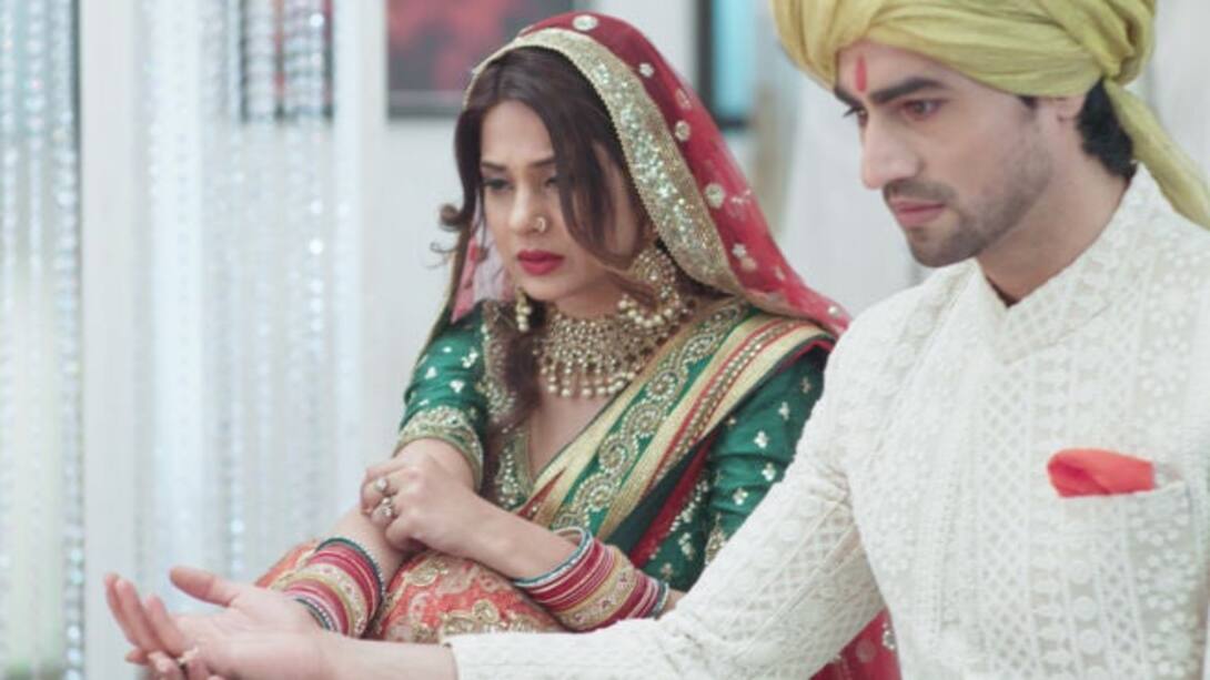 Watch Bepannaah Season 1 Episode 52 : Zoya And Aditya Get Married ...