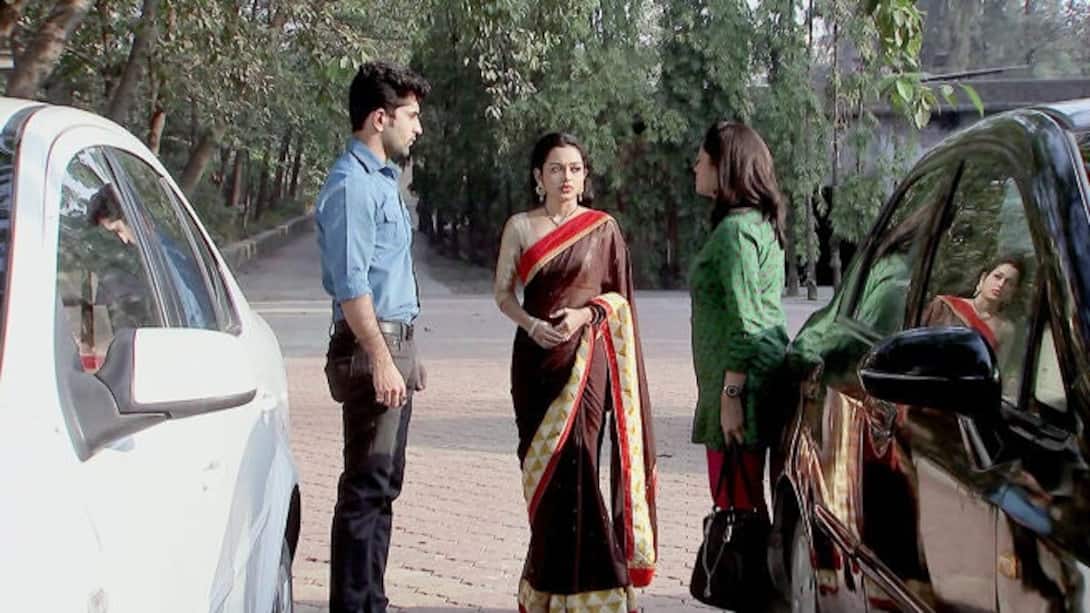 Ishwari tries to convince Radha