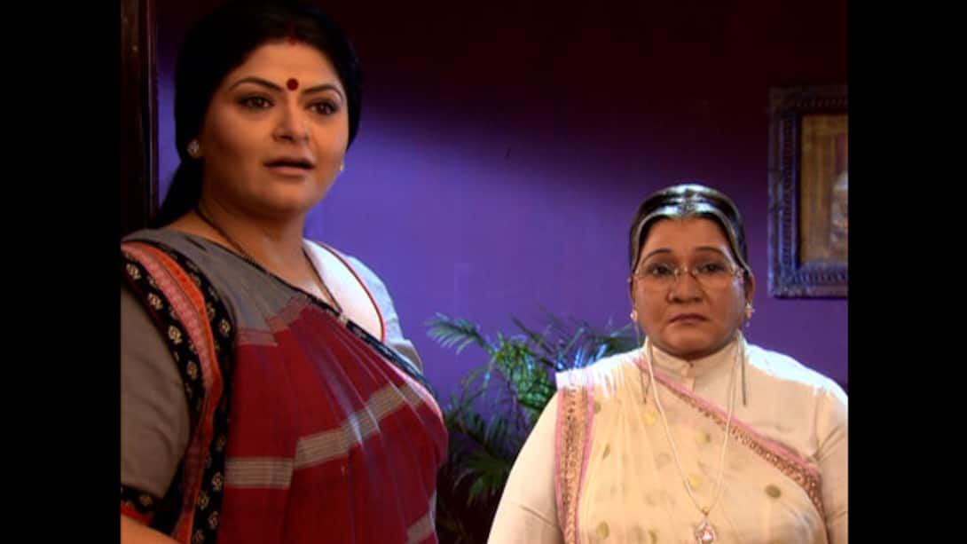 Sumitra returns back to the Thakur House