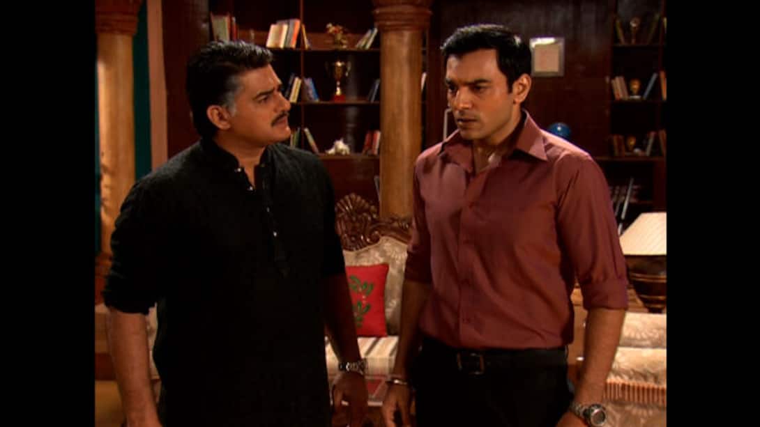 Raghu discovers his son, Yuvraj