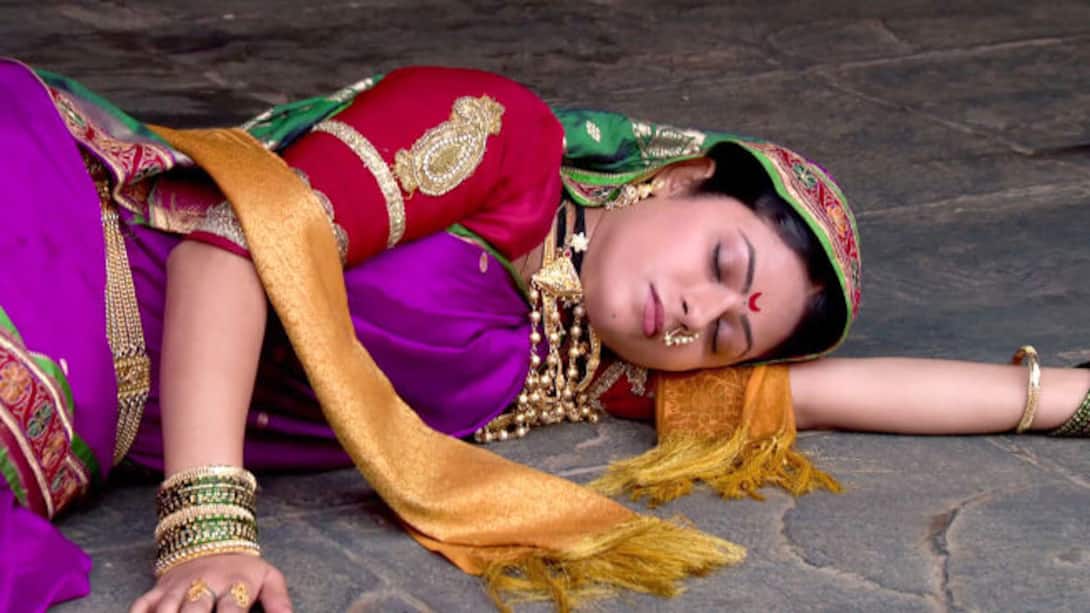 Putlabai finds Saibai in an unconscious state