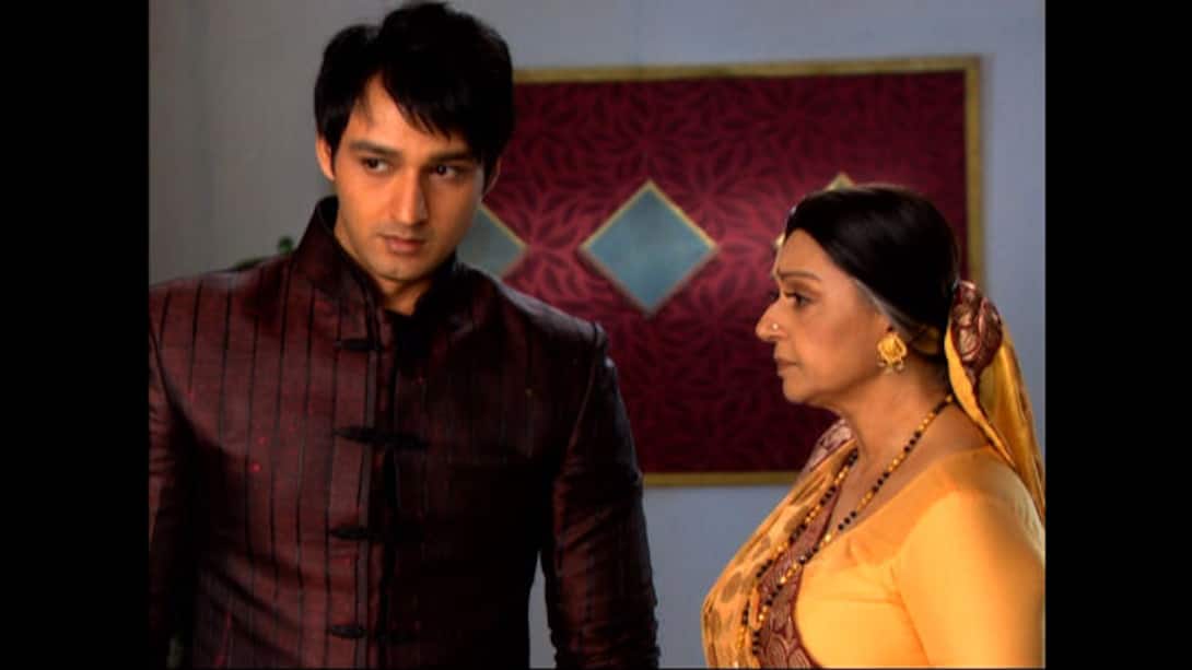 Sumitra notices Mukta with Aman
