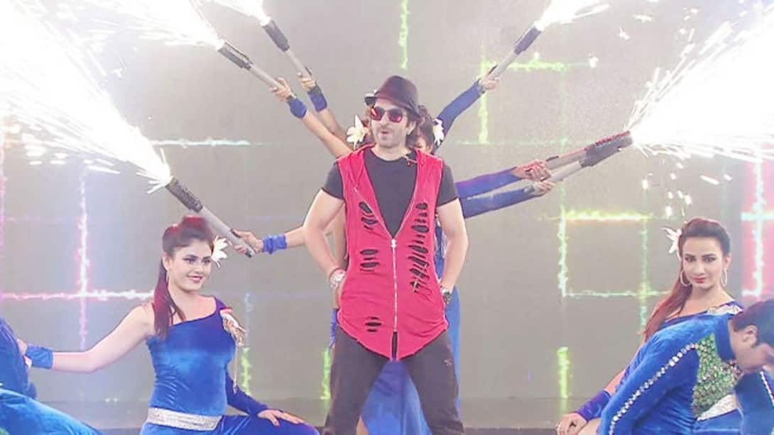 Jeet gives a dance performance.