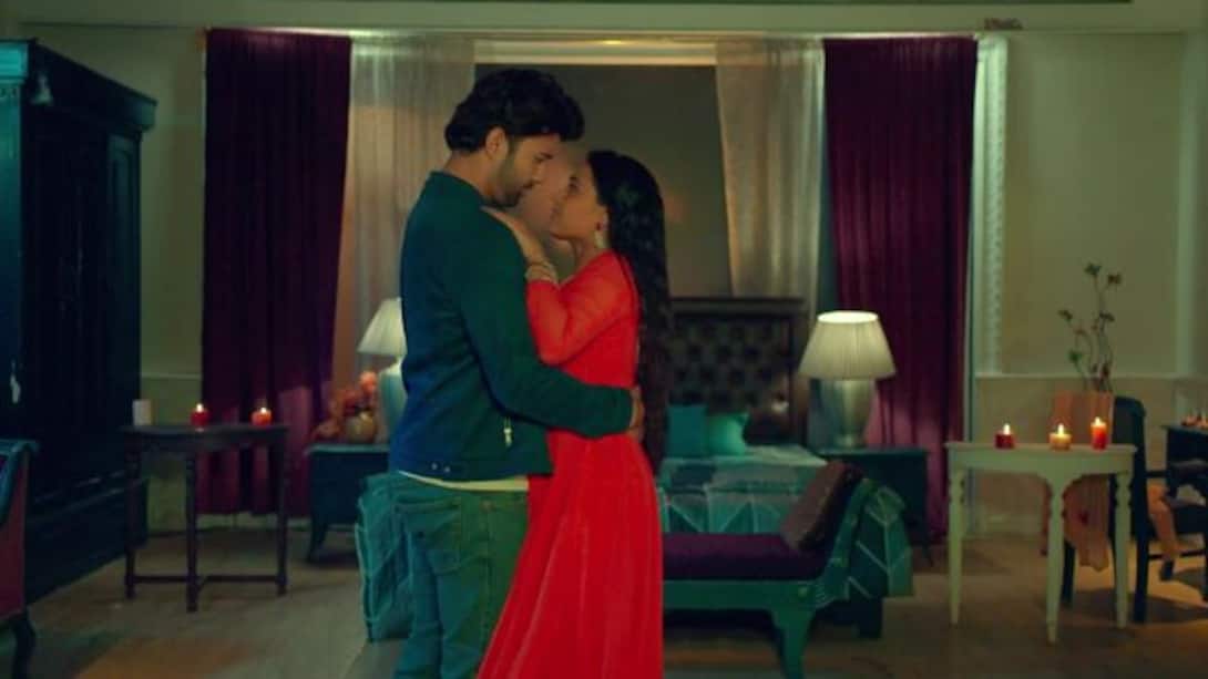 Simar-Aarav's romantic moment