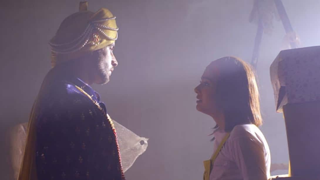 Akshat abducts Riya