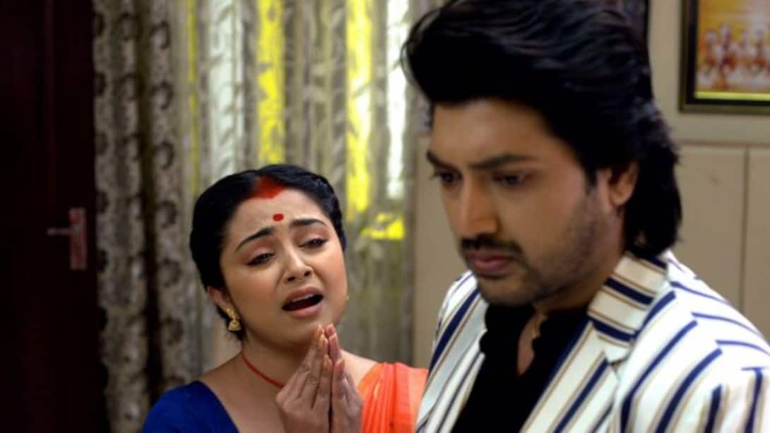 Durga tries to convince Veer