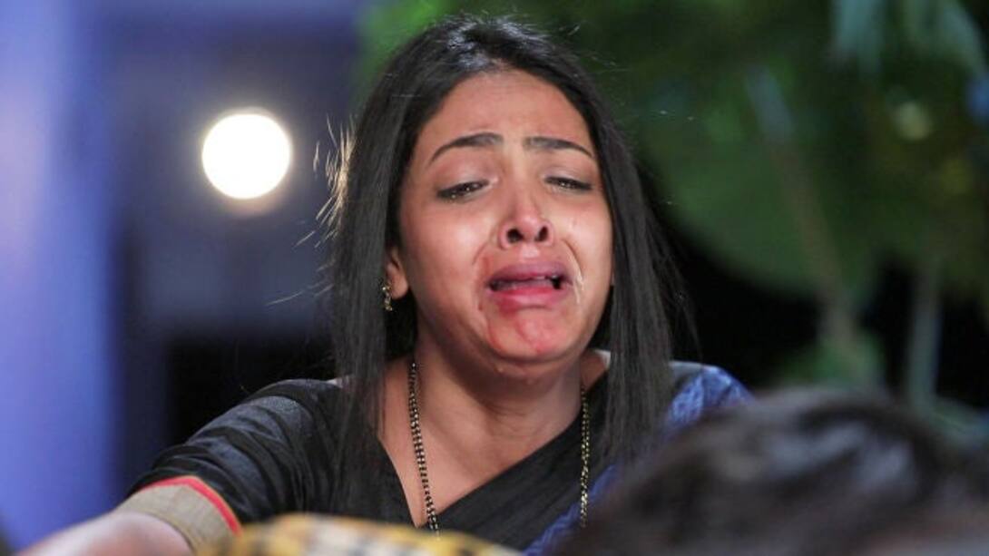 Bhoomika cries over Devika's death