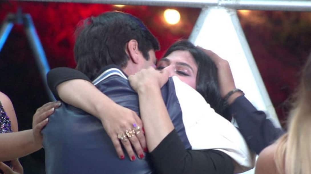 Anshuman-Roshni's final embrace!
