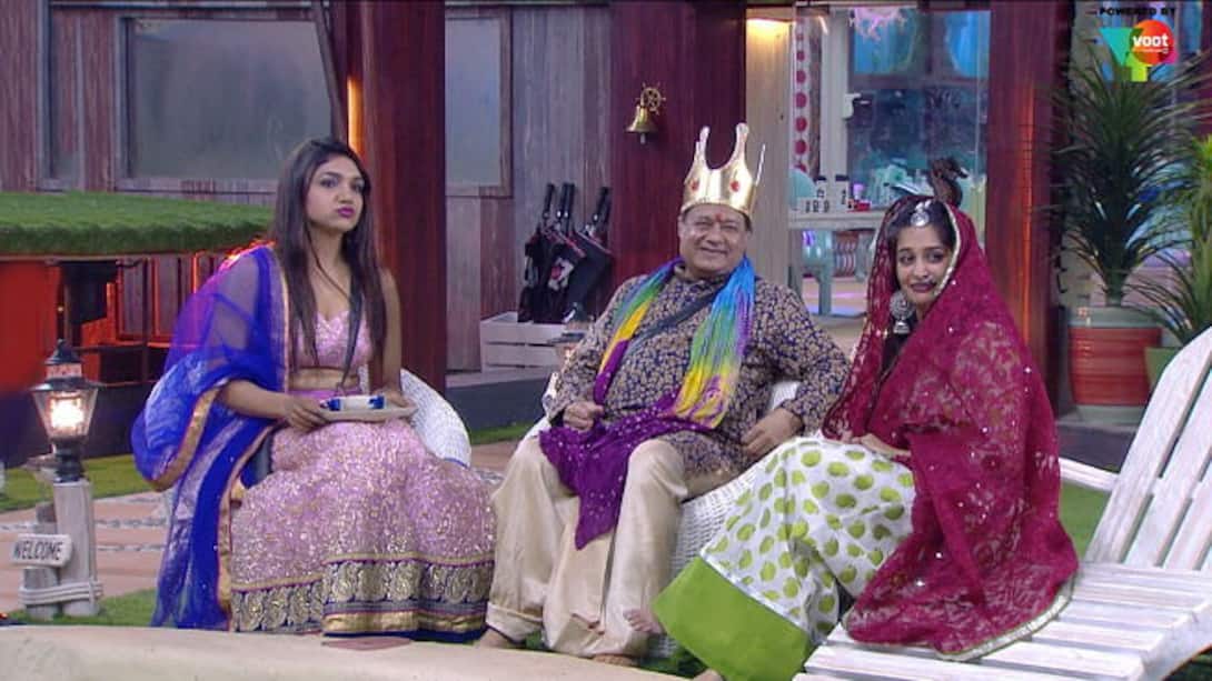 Bhajan Raja and his queens!