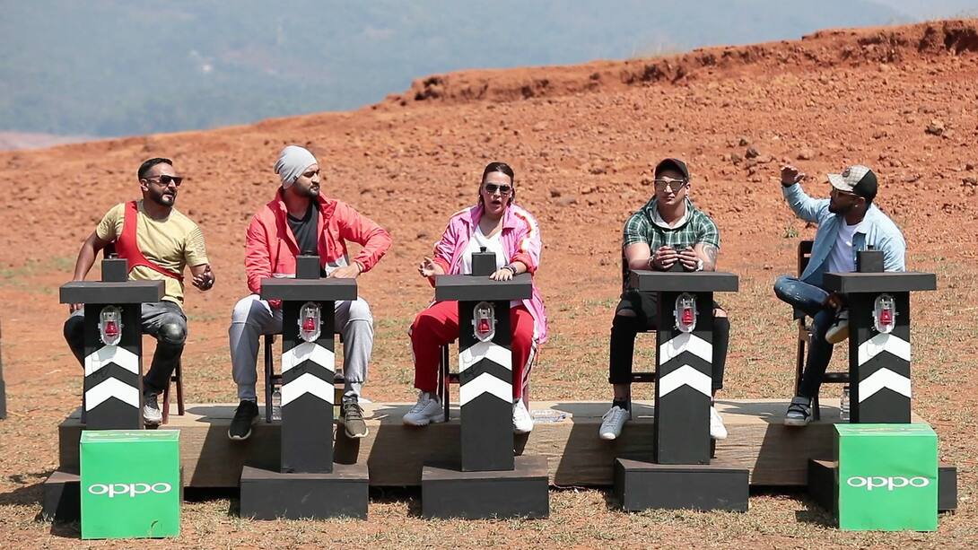 Gang leaders' fiery dialogue baazi